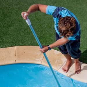 cómo limpiar el fondo de una piscina sin limpiafondos
