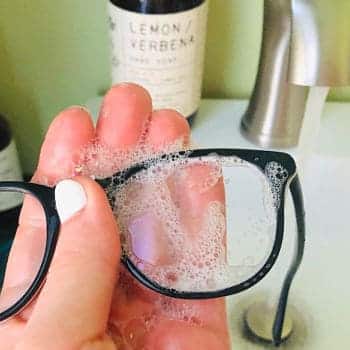 Cómo limpiar las gafas para que no se rayen