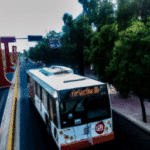 Cómo llegar a Six Flags utilizando el Metrobús en CDMX.