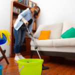 Elimina las malas vibras de tu hogar mediante la limpieza.