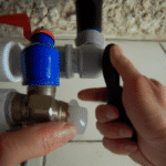 Instalación de una bomba de agua conectada a la llave en 10 pasos