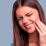 Aliviar el dolor en los dientes frontales: Guía práctica.