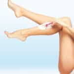 Aliviar la irritación post-afeitado en las piernas.